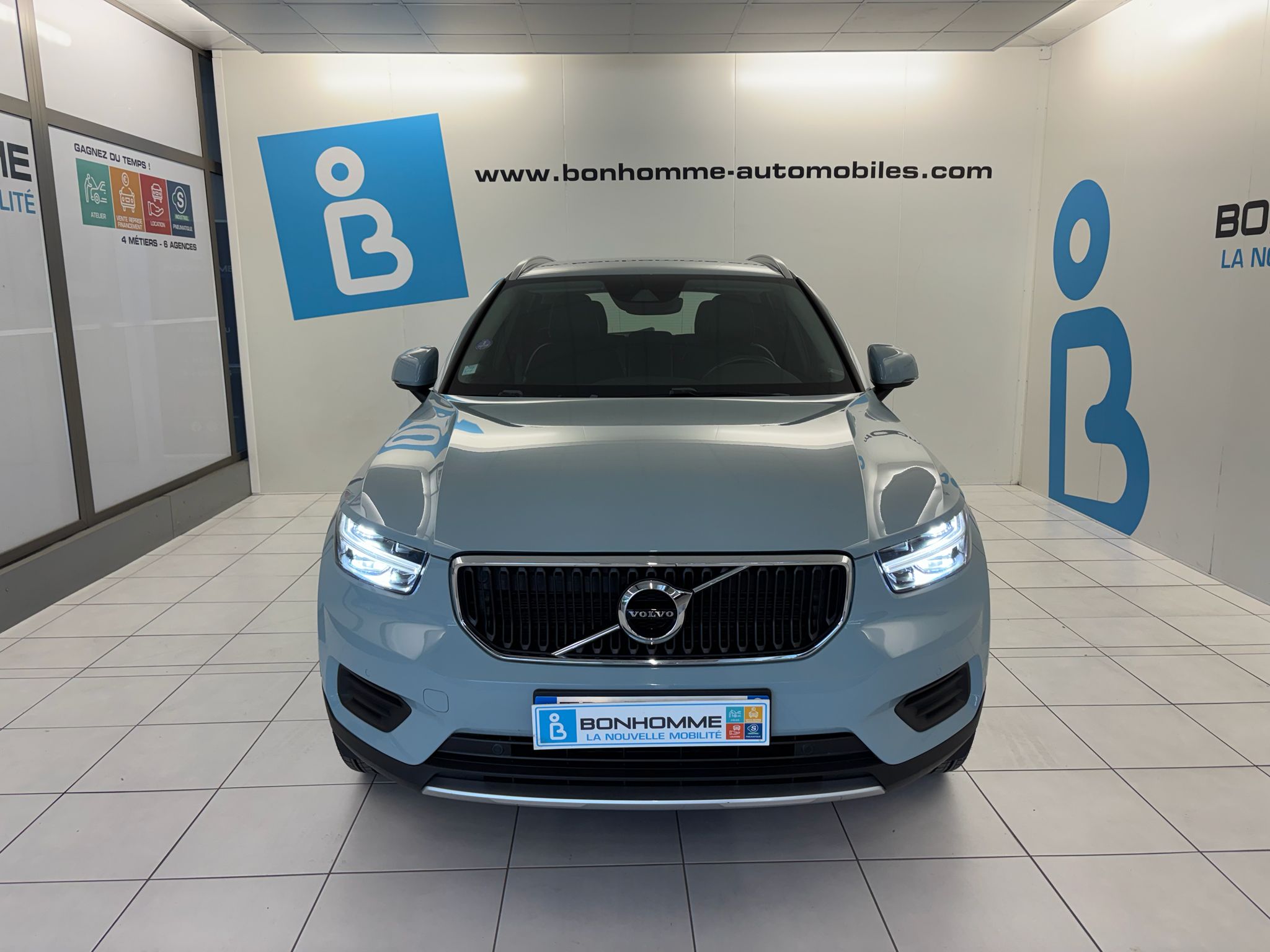 XC40 T3 156 MOMENTUM
