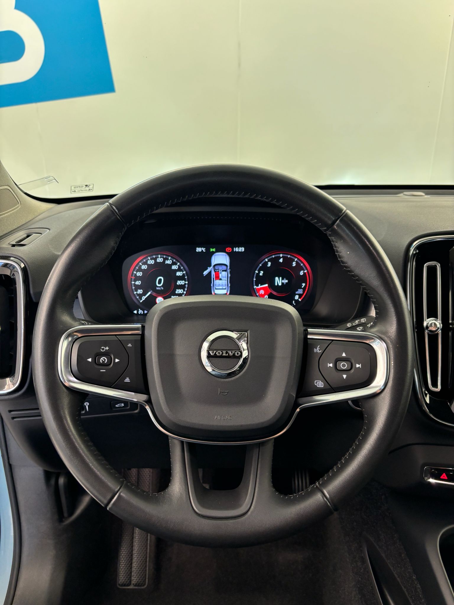 XC40 T3 156 MOMENTUM